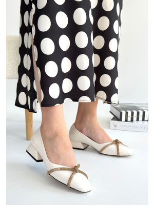 Küt Burun Taşlı Topuklu Ayakkabı Rugan Ten Topuk Boyu 3 cm