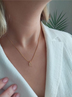 Puree Berry Çelik Minimalist Zirkon Harf Kolye - E Harfi - Kişiye Özel Harf Kolye