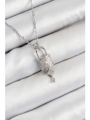 316L Çelik Zirkon Taşlı Kilit ve Sallantılı Anahtar Model Gümüş Renk Kadın Kolye
