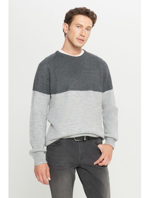 Standart Fit Normal Kesim Bisiklet Yaka Jakarlı Triko Kazak