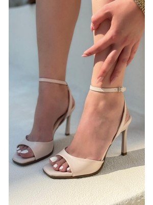 Elvona Mat Deri Ince Topuklu Kadın Ayakkabı Bej