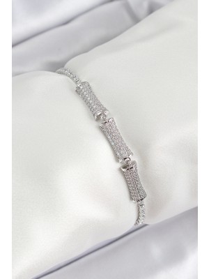 Pirinç Gümüş Renk Zirkon Taşlı Kemik Model Kadın Bileklik