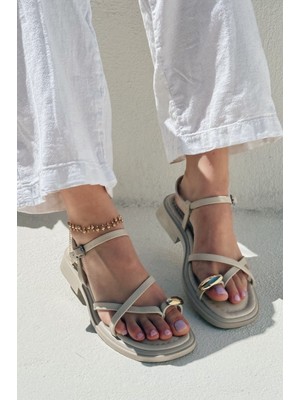 Telina Mat Deri Bej Toka Detaylı Kadın Sandalet