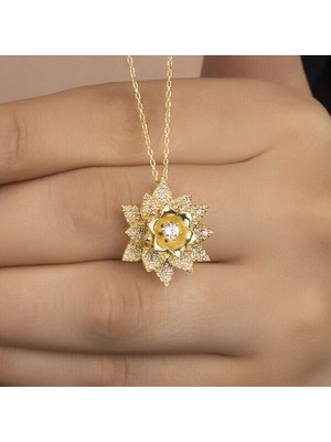 Beyaz Lotus Çiçegi 925 Ayar Gümüş Kadın Kolye