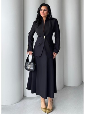 By Kadriye Yılmaz Vivas Gold Düğme Detaylı Etekli Takım Siyah