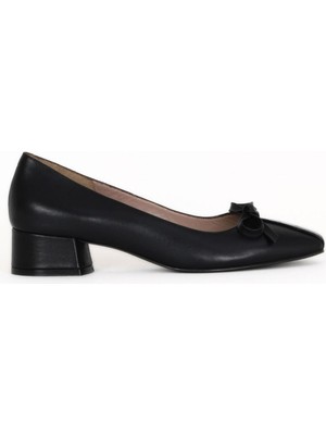 Bueno Shoes Siyah Deri-Kroko Kadın Az Topuklu Ayakkabı 33WA0804 33WA0804