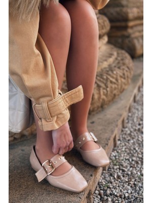 Halvor Mat Deri Bant Detaylı Nude Kadın Babet