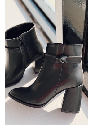Oxsend Mat Deri Kurdele Detaylı Siyah Topuklu Bot