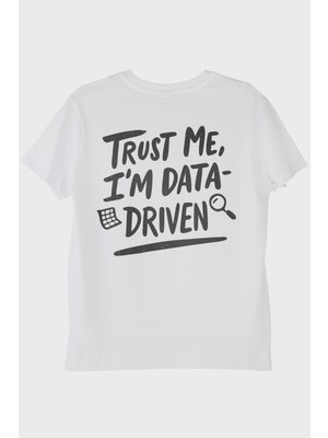Nuugg Data Analizi Sevenlere Özel Minimalist 'I'M DATA-DRIVEN' Beyaz Tişört