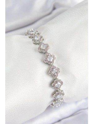 Belle Fusion Pirinç Zirkon Taşlı Yonca Baget Model Gümüş Renk Vip Seri Kadın Bileklik