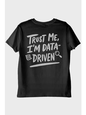 Nuugg Data Analizi Sevenlere Özel Minimalist 'I'M DATA-DRIVEN' Siyah Tişört
