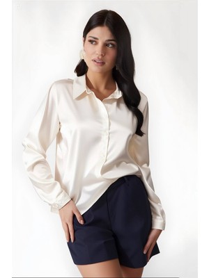 Hazelin Kadın Krem Hafif Dökümlü Saten Yüzeyli Gömlek Klasik Düz Renk Desenli HZL22W-BD139641