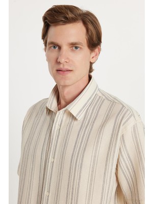 Erkek Relax Fit Rahat Kesim Kısa Kollu Çizgili Spor Yaka Gömlek