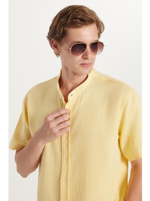 Tudors Erkek Relax Fit Rahat Kesim Oversize %100 Pamuk Müslin Kumaş Kısa Kollu Spor Hakim Yaka Sarı Gömlek