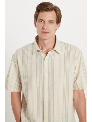Erkek Relax Fit Rahat Kesim Kısa Kollu Çizgili Spor Yaka Gömlek