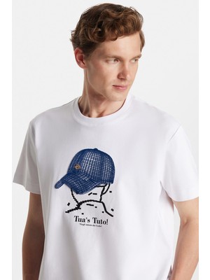 Tudors Relax Fit Rahat Kesim Pamuklu Ön Baskı ve Nakış Detaylı Bisiklet Yaka Beyaz Erkek Tişört