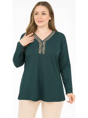 Kadın Orta Yaş ve Üzeri V Yaka Desenli Yırtmaçlı Zümrüt Anne Penye Bluz