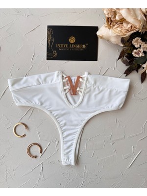 Passione Önü V Aksesuarlı Cut-Out Detaylı Esnek Tanga (Beyaz/kırmızı/siyah)