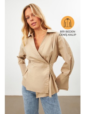 Setre Bej Belden Detaylı Asimetrik Kapamalı Uzun Kollu Geniş Kesim Gömlek