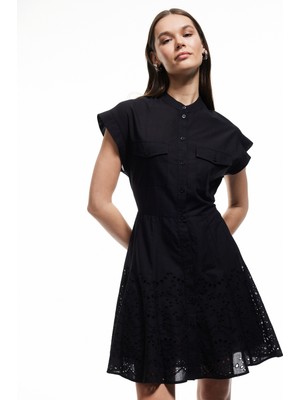 Mini Düğmeli Fisto Detaylı Hakim Yaka Kolsuz Gömlek Elbise