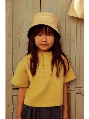 Sarı Nakış Detaylı Hafif Kısa Kesim Tshirt