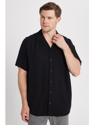 Erkek Relax Fit Rahat Kesim Çizgili Apaş Yaka Kısa Kollu Siyah Gömlek