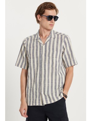 Erkek Regular Fit Klasik Kesim Kısa Kollu Apaş Yaka Çizgili Cepli %100 Pamuk Gömlek