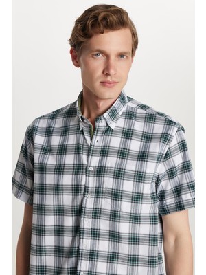 Erkek Regular Fit Klasik Kesim Pamuklu Tek Cepli Ekoseli Düğmeli Yaka Gömlek