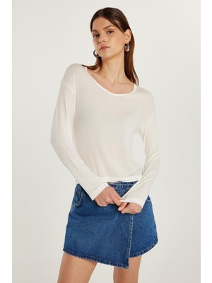 Kadın Standart Fit Lastikli Kol Geniş Yaka Ekru Bluz