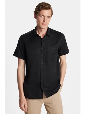 Erkek Regular Fit Klasik Kesim Kısa Kollu Pamuklu Tek Cepli Armürlü Siyah Gömlek