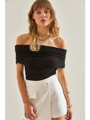 Kadın Madonna Yaka Büzgü Detaylı Viskon Bluz