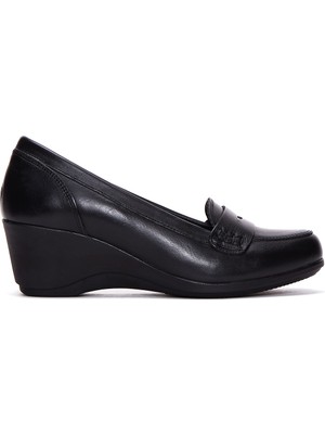 Kadın Siyah Deri Dolgu Topuklu Ayakkabı 25AFD412118