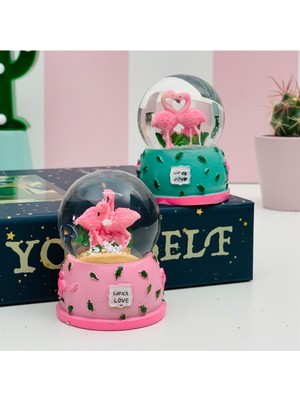 Sevimli Mini Flamingo ile Kar Küresi Dekoru, Şık ve Renkli Masa Süsü