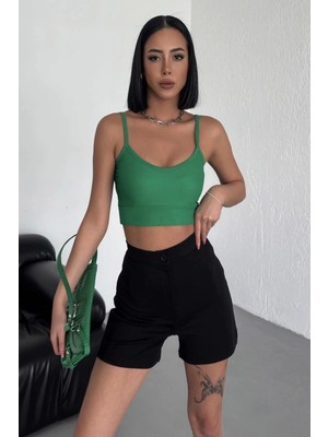 Tarz ve Rahatlığı Bir Arada Sunan Yüksek Bel Esnek Likralı Krep Şort Siyah