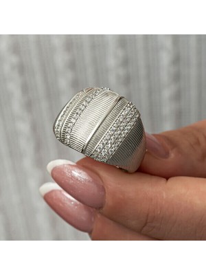 Zirkon Taşlı  925 Ayar Gümüş Kadın Yüzük