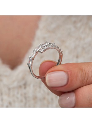 Yarım Tur Taş 925 Ayar Gümüş Kadın Yüzük