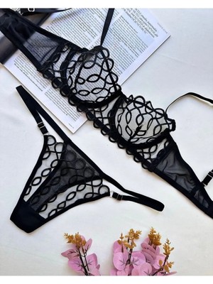 Kadın Siyah Desenli Tanga Külotlu Sütyen Takımı