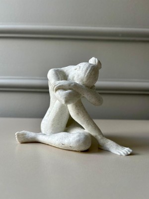 Oturan Kadın Biblo Heykel Figür Dekor Dekorasyon