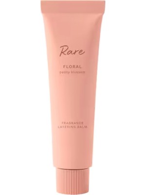 Rare Beauty Rare Fragrance Layering Balm - Kat Kat Uygulamalı Parfümlü Balsam 20 ml - Çiçeksi Şakayık Çiçeği