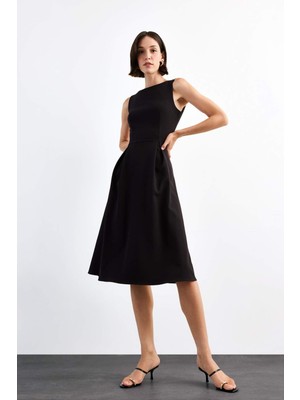 DeFacto Bisiklet Yaka Kolsuz Midi Elbise G1116AX25SM