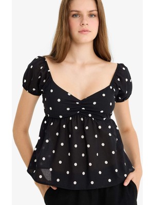 DeFacto Regular Fit Kalp Yaka Puantiyeli Vual Kısa Kollu Bluz F9925AX25AU