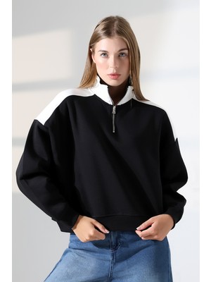 Relax Kesim Yarım Fermuarlı Dik Gömlek Yaka Kolları Geniş Yanları Parçalı Kadın Sweatshirt 21963 Siyah