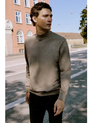 Pamuklu Standart Fit Normal Kesim Yarım Balıkçı Yaka Triko Kazak