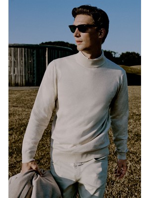 Pamuklu Standart Fit Normal Kesim Yarım Balıkçı Yaka Triko Kazak