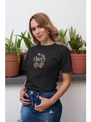 Leoparlı Cherry Baskılı / Kadın Çok Renkli T-Shirt %100 Pamuk Regular Fıt Rahat Kalıp