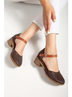Kadın Hakiki Deri Burnu Kapalı Delikli Sandalet - Kahve
