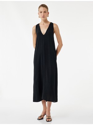 Aerobin Kumaş V Yaka Kolsuz Pencere Detaylı Midi Boy Kloş Elbise