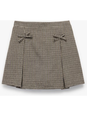 Fiyonk Detaylı Pamuklu A Kesim Şortlu Ekoseli Etek