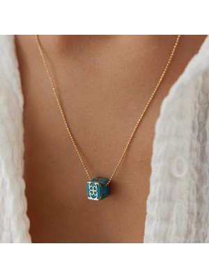 Altın Işlemeli Küp Boncuk Kolye