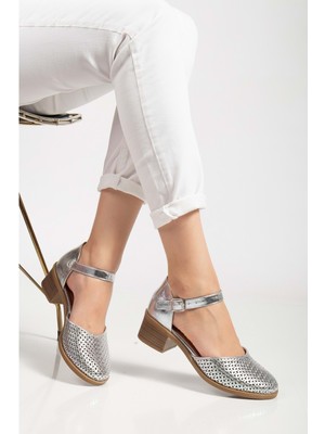 Kadın Hakiki Deri Burnu Kapalı Delikli Sandalet - Gümüş